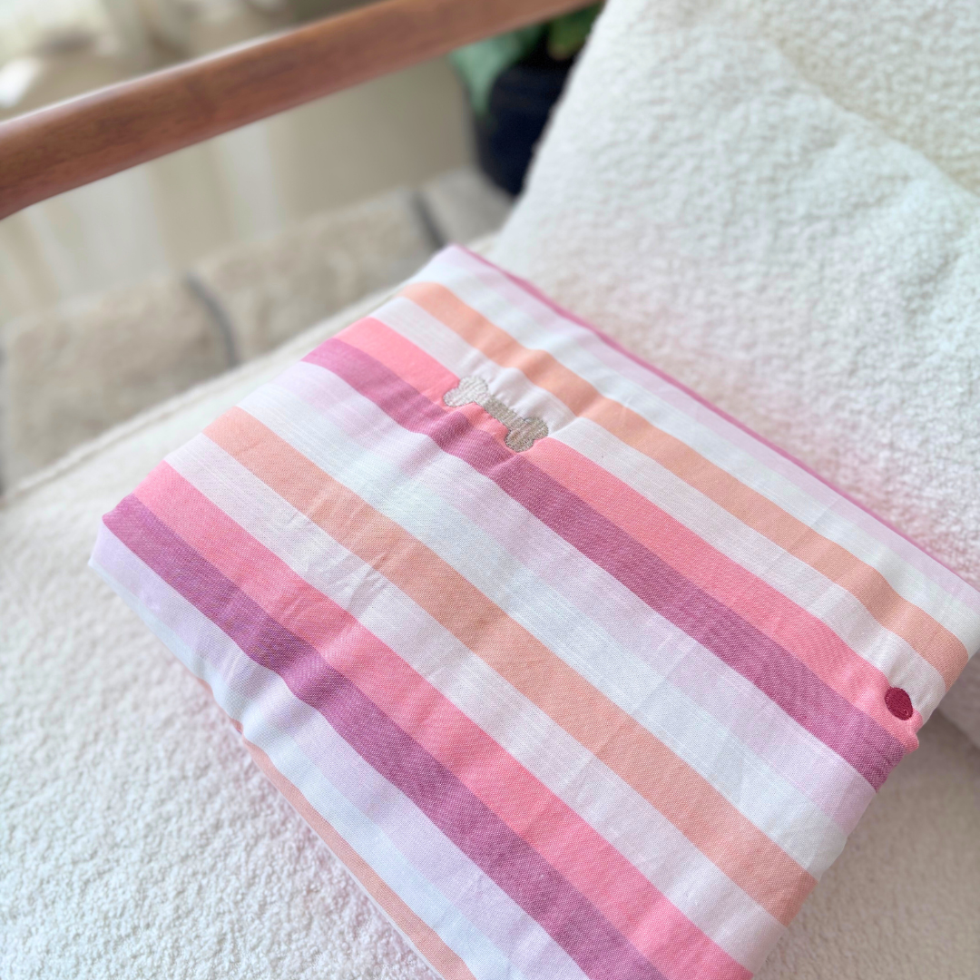 Dubai online pet store | PoochMate UAE Beds | Cotton Dog blankets Dubai | Cotton Pet blankets UAE | Soft dog blankets Dubai