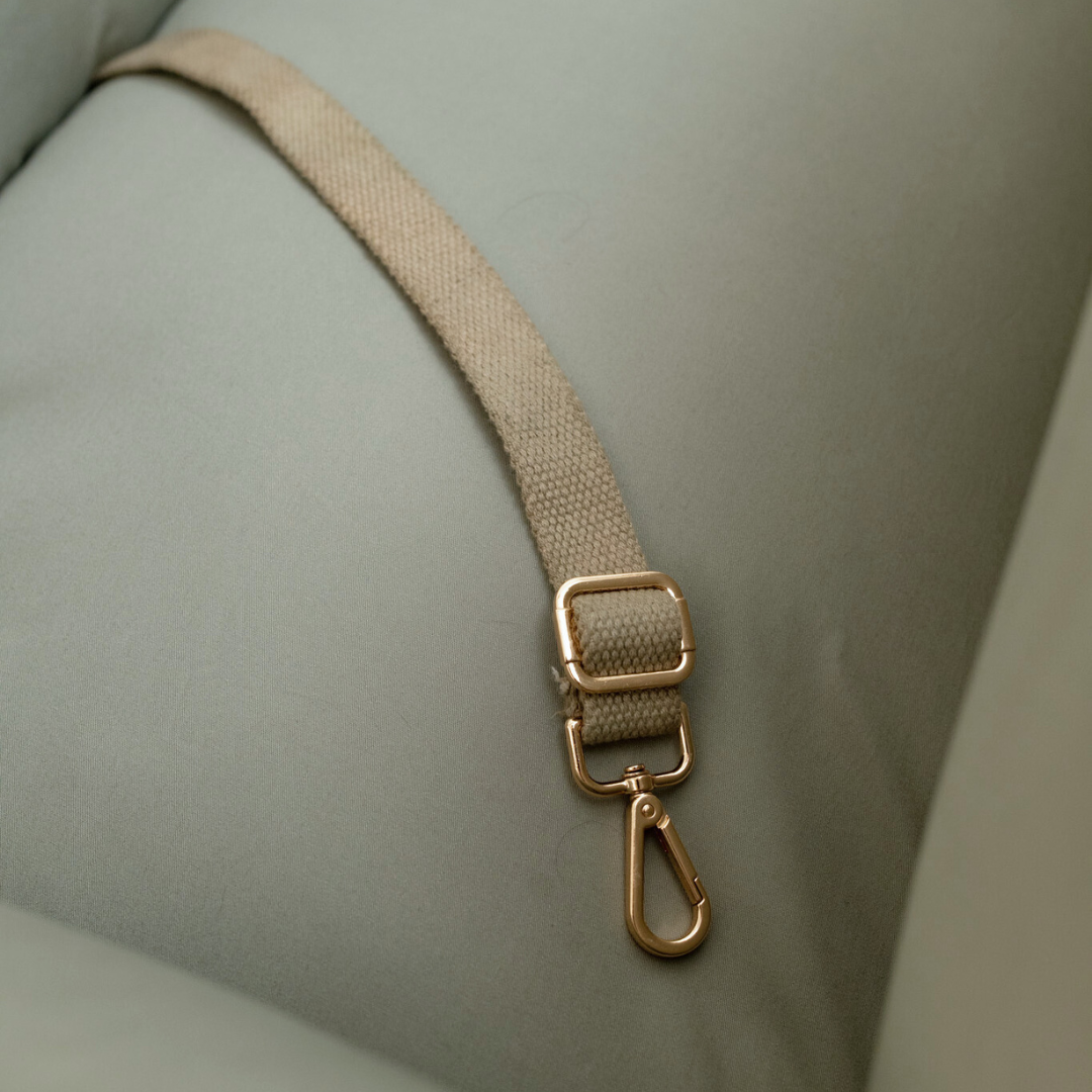 OAK BOHO Holiday Travel Bed for Small Dogs : Mint Giraffe