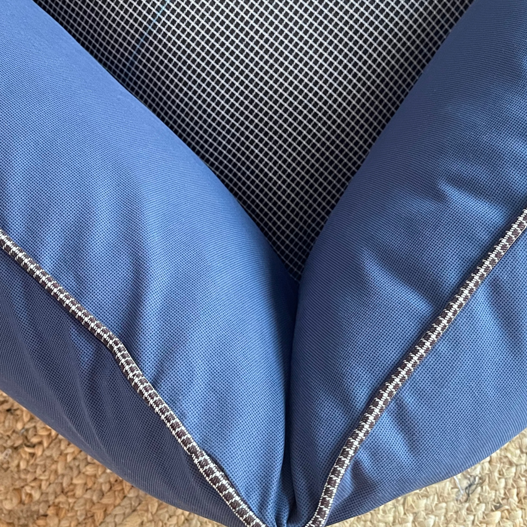 PoochMate OAK 3.0 : Lion Pride Blue & Brown Bolster Dog Bed : Medium