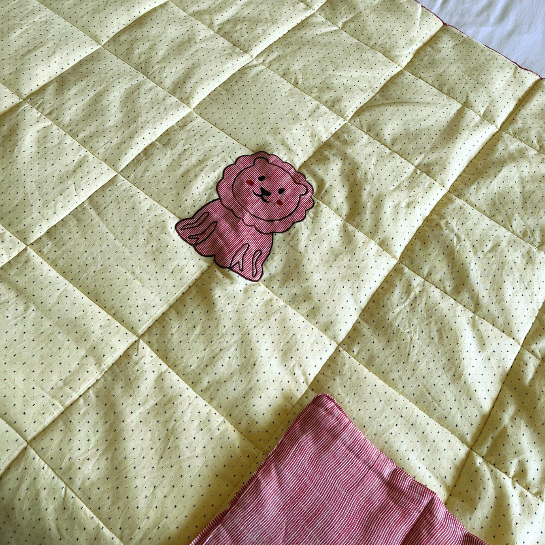 PoochMate OAK 3.0 : Lion Applique Yellow & Red Linen Blanket X-Large