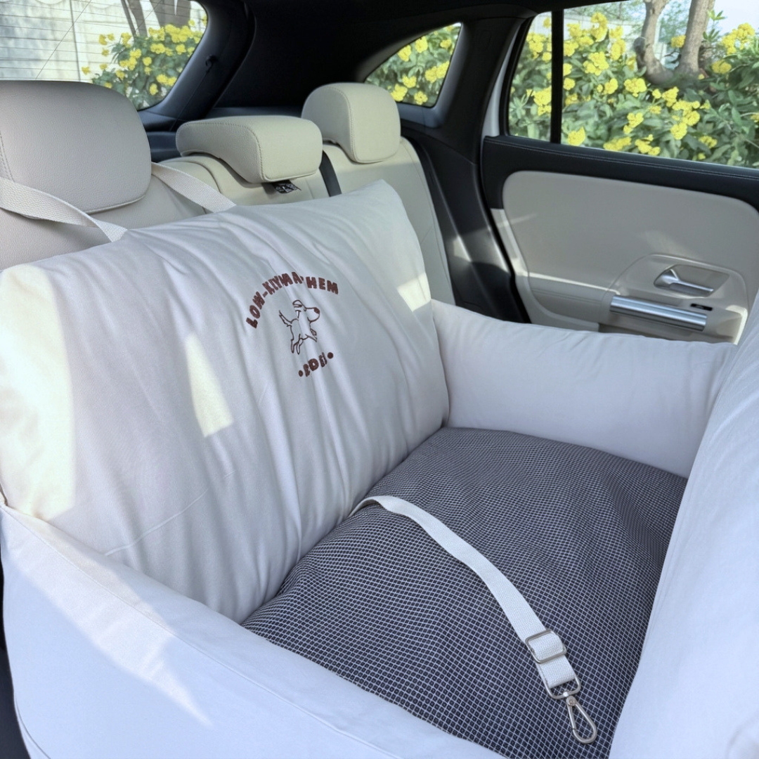 PoochMate UAE| Travel Dog Beds | Car seats for large dogs Dubai| Dog Travel beds UAE