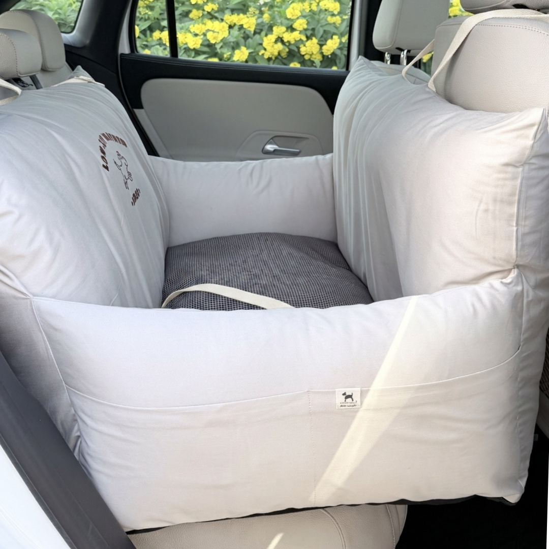 PoochMate UAE| Travel Dog Beds | Car seats for large dogs Dubai| Dog Travel beds UAE